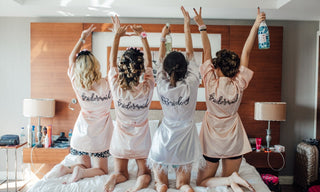 Groupe d'amies portant un pyjama assorti pour un EVJF (enterrement de vie de jeune fille) - Pyjama Chéri