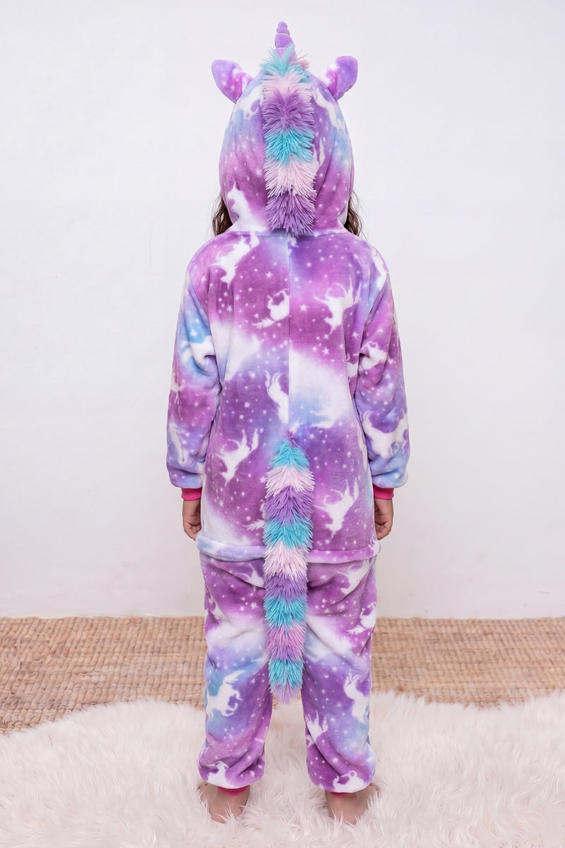 Kigurumi licorne enfant à capuche avec corne et crinière colorée — vue 2