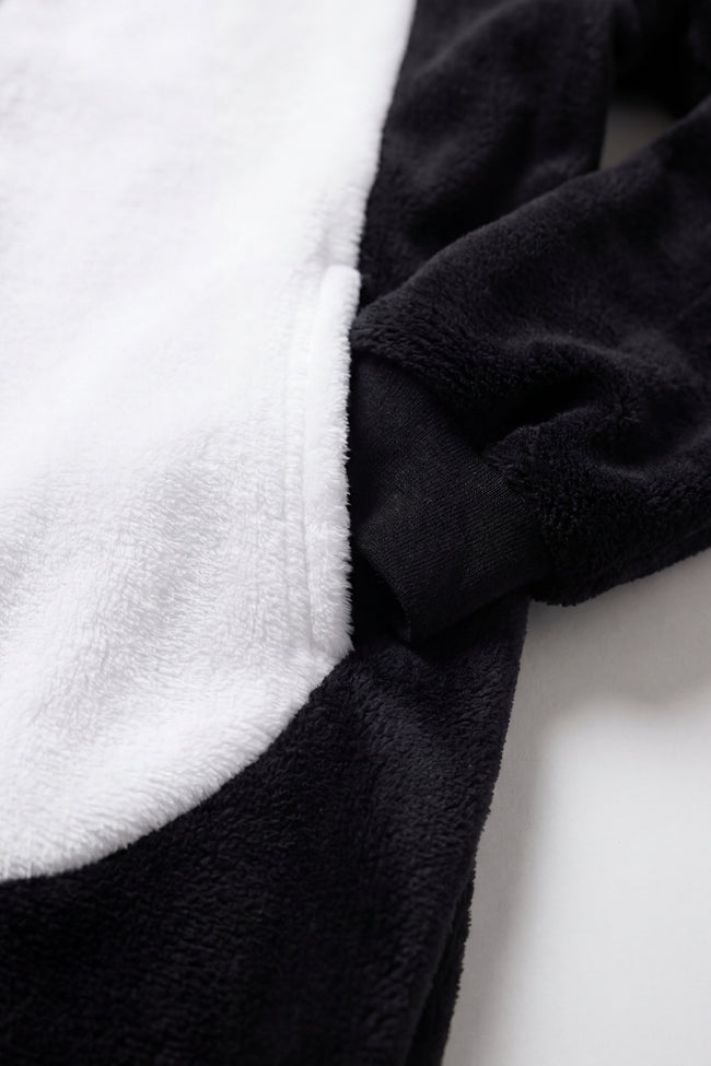 Combinaison pyjama pingouin adulte noire et blanche à capuche bec jaune — vue 2