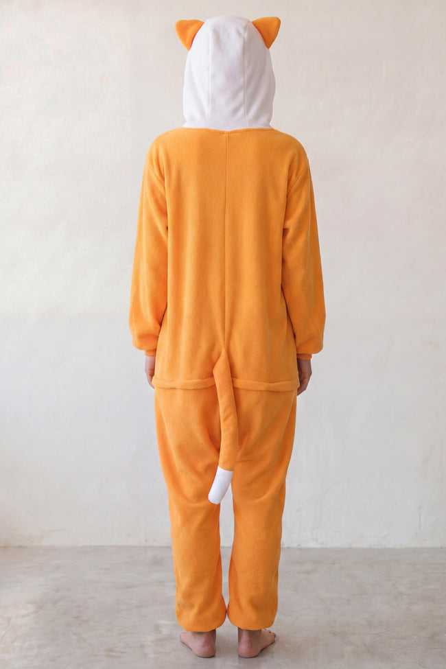 Kigurumi renard adulte orange à capuche avec museau et ventre blanc — vue 2