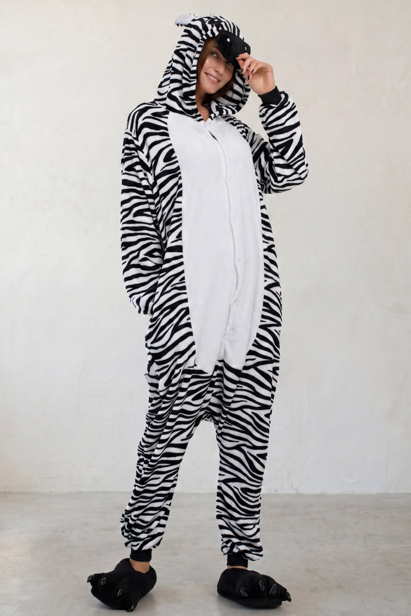 Combinaison pyjama zèbre adulte rayée noir et blanc à capuche