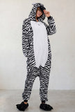 Combinaison pyjama zèbre adulte rayée noir et blanc à capuche