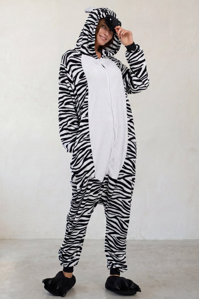 Combinaison pyjama zèbre adulte rayée noir et blanc à capuche