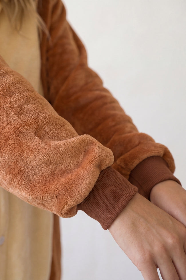 Kigurumi lion adulte fauve à capuche avec crinière et ventre beige — vue 2