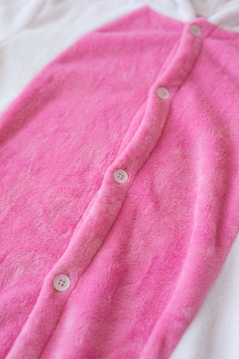 Kigurumi licorne adulte blanc à ventre rose et capuche à corne dorée — vue 2