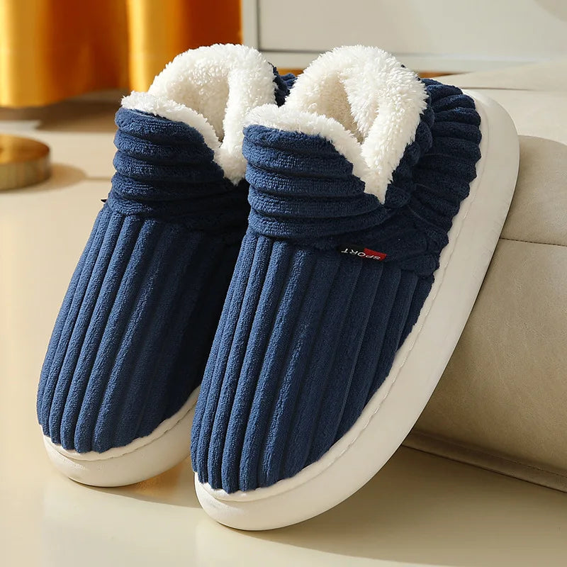 Chaussons boots bleu marine montants à doublure moelleuse, confort chaud et allure sobre pour l'hiver