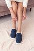 Chaussons boots bleu marine montants à doublure moelleuse, confort chaud et allure sobre pour l'hiver