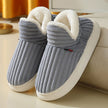 Chaussons boots gris montants enveloppant pied et cheville, chauds et douillets pour les frileux