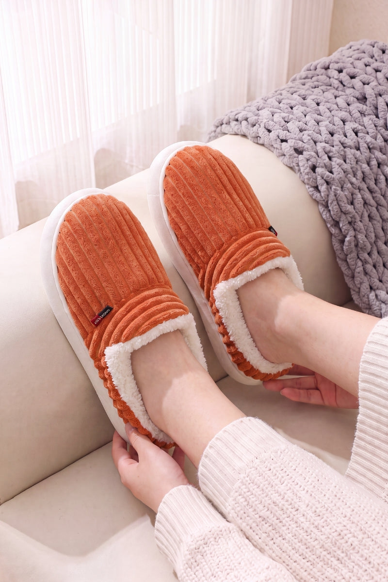 Chaussons boots orange montants, couleur chaude lumineuse et confort enveloppant pour l'hiver