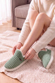Chaussons boots verts montants, teinte naturelle apaisante et chaleur enveloppante pour la maison