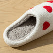 Chaussons cœur en matière moumoute, doux et tendres, cadeau cocooning romantique pour femme