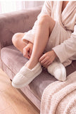 Chaussons matelassés blancs au capitonnage moelleux, chauds et enveloppants pour l'hiver