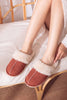 Chaussons mules bordeaux à talon ouvert, doublure moelleuse et couleur profonde chaleureuse