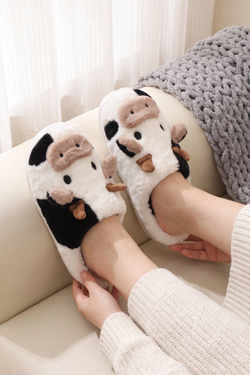 Chaussons rigolos motif vache noir et blanc, chauds et amusants, touche d'humour cosy pour la maison