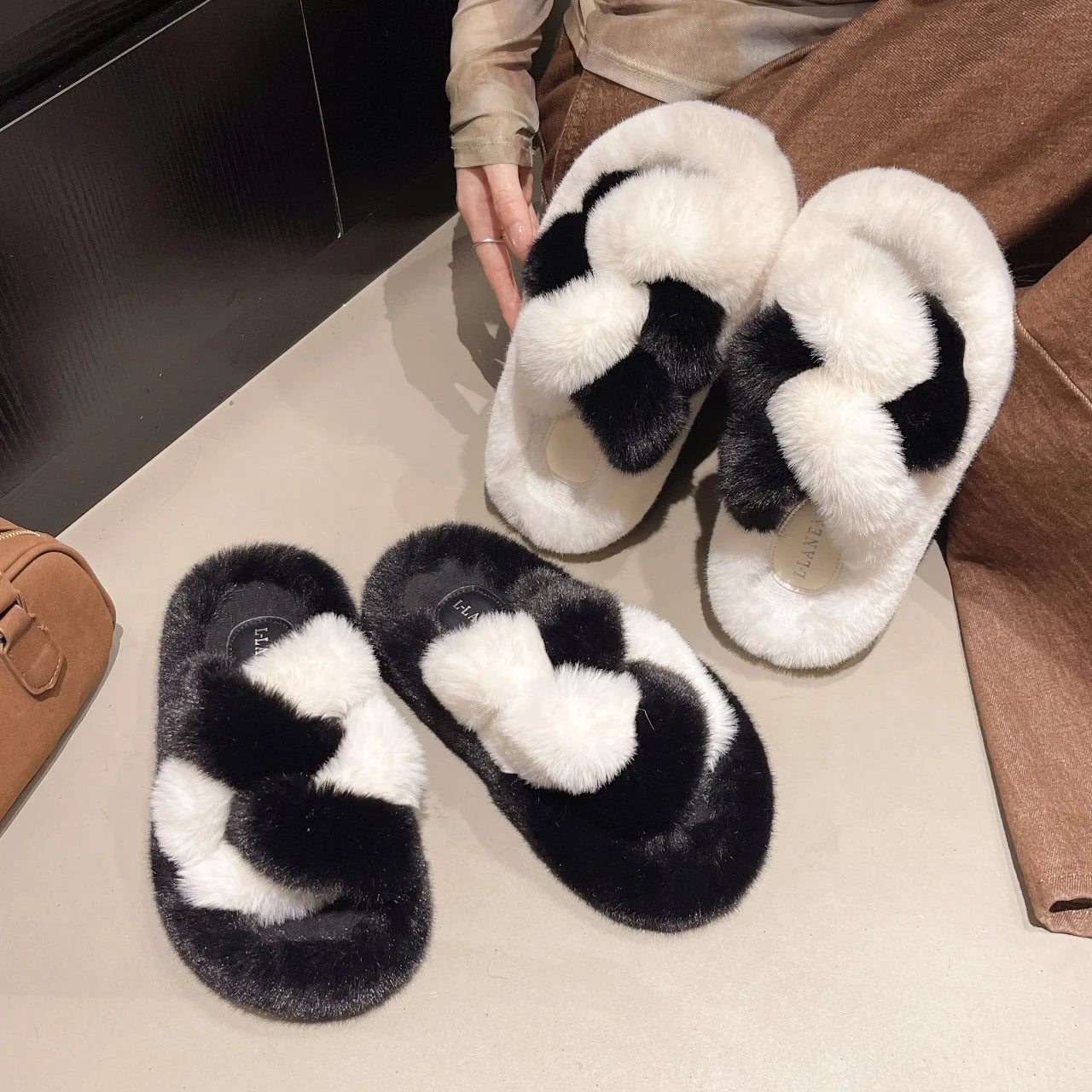 Claquettes fourrure blanches à gros nœud élégant, moelleuses et raffinées, joli cadeau chic pour femme
