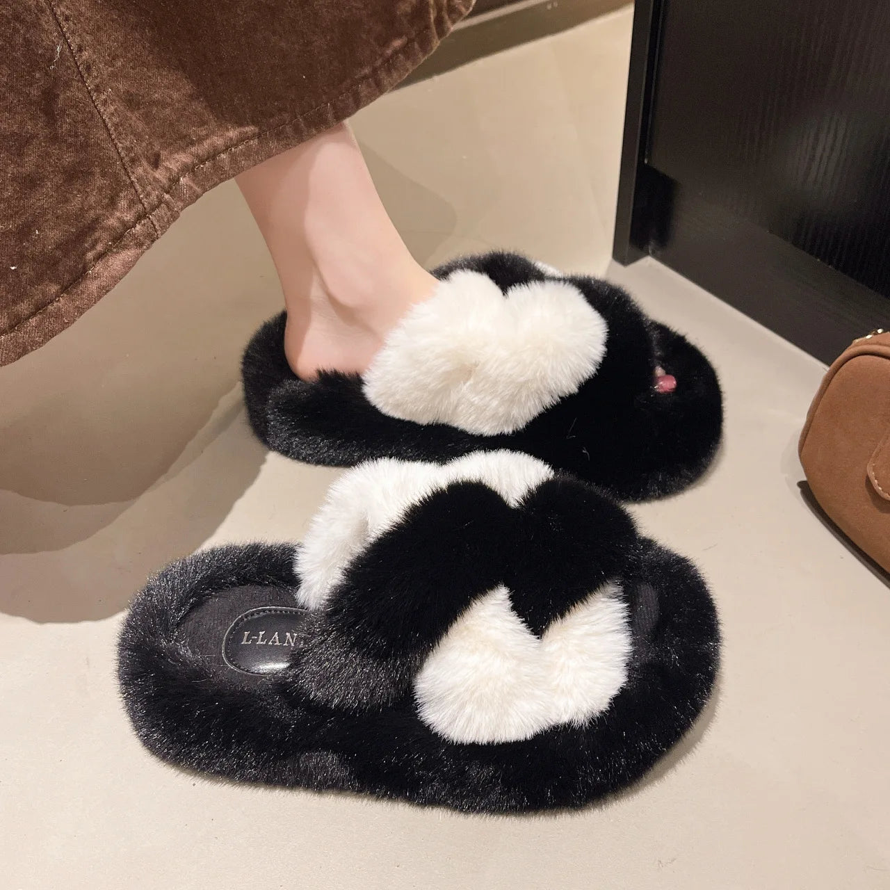 Claquettes fourrure blanches à gros nœud élégant, moelleuses et raffinées, joli cadeau chic pour femme