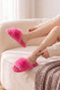 Claquettes fourrure douces rose vif à bande moelleuse, confortables et pratiques à enfiler à la maison