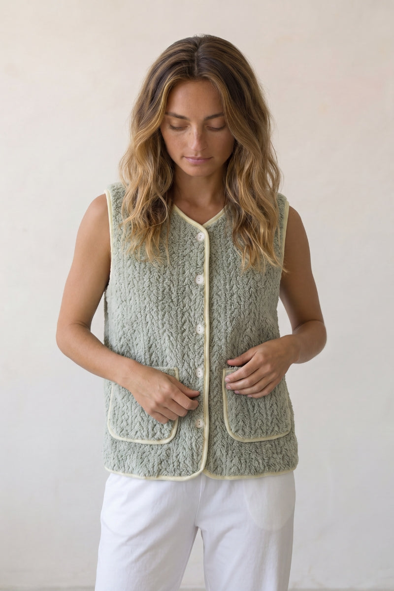 Gilet pyjama femme vert vert en matière moelleuse, à porter sur le pyjama pour cocooner au chaud à la maison