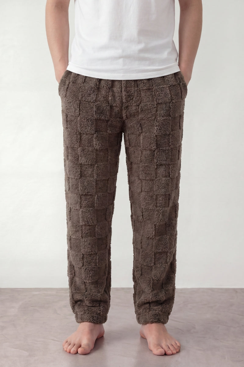 Pantalon pyjama homme marron en pilou gaufré à damier, taille élastiquée et bas resserré, vue de face
