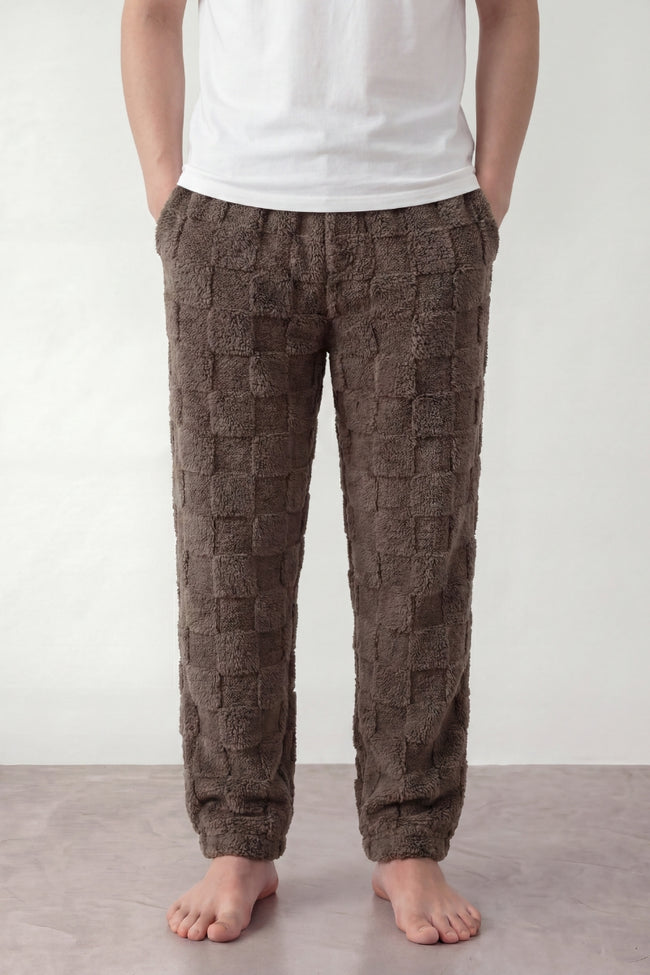 Pantalon pyjama homme marron en pilou gaufré à damier, taille élastiquée et bas resserré, vue de face