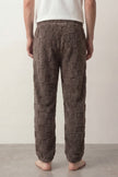 Pantalon pyjama homme marron en pilou gaufré, vue de dos
