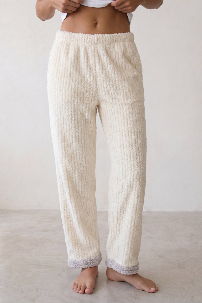 Pantalon pyjama femme écru en pilou côtelé, taille élastiquée et ourlet à revers, vue de face