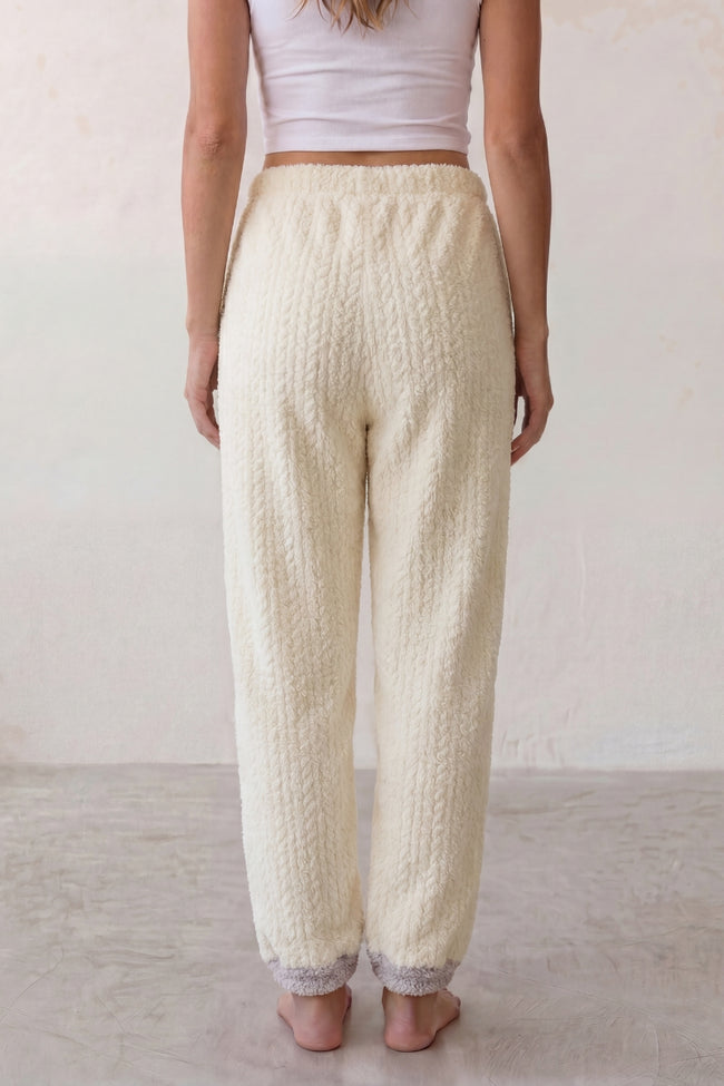Pantalon pyjama femme écru en pilou côtelé, vue de dos
