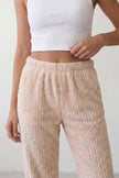 Pantalon pyjama femme rose en pilou torsadé, taille élastiquée poche et ourlet à revers crème, vue de face