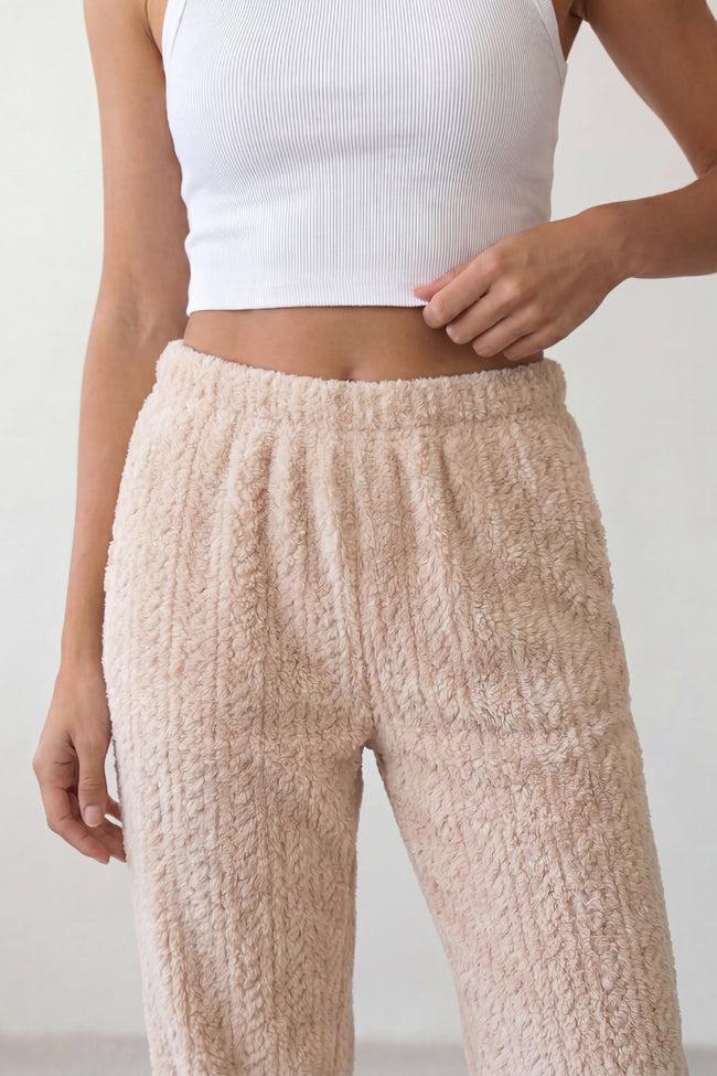 Pantalon pyjama femme rose en pilou torsadé, taille élastiquée poche et ourlet à revers crème, vue de face