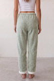 Pantalon pyjama femme vert sauge en pilou côtelé, vue de dos