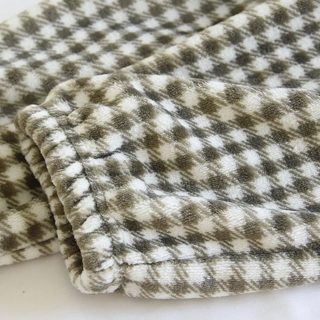 Pantalon pyjama homme vichy, détail de la matière matelassée à carreaux