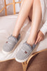 Pantoufles en velours côtelé gris au style rétro, doublure moelleuse et confort chic
