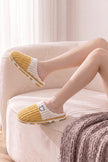 Pantoufles moelleuses grises douces et enveloppantes, confort pour les pieds fatigués le soir