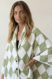 Poncho polaire femme, vue de l'ampleur de la cape, vue de face