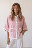 Poncho pyjama rose rose en matière moelleuse, à porter sur le pyjama pour cocooner au chaud à la maison
