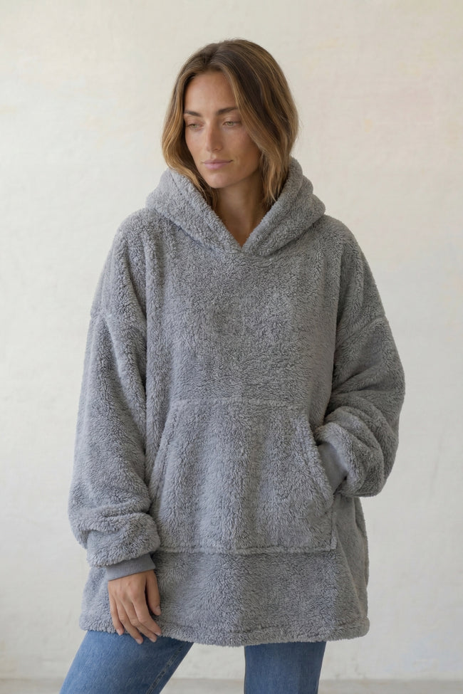 Pull plaid gris à capuche, coupe oversize et poche kangourou, vue de face