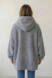 Pull plaid gris à capuche, vue de dos