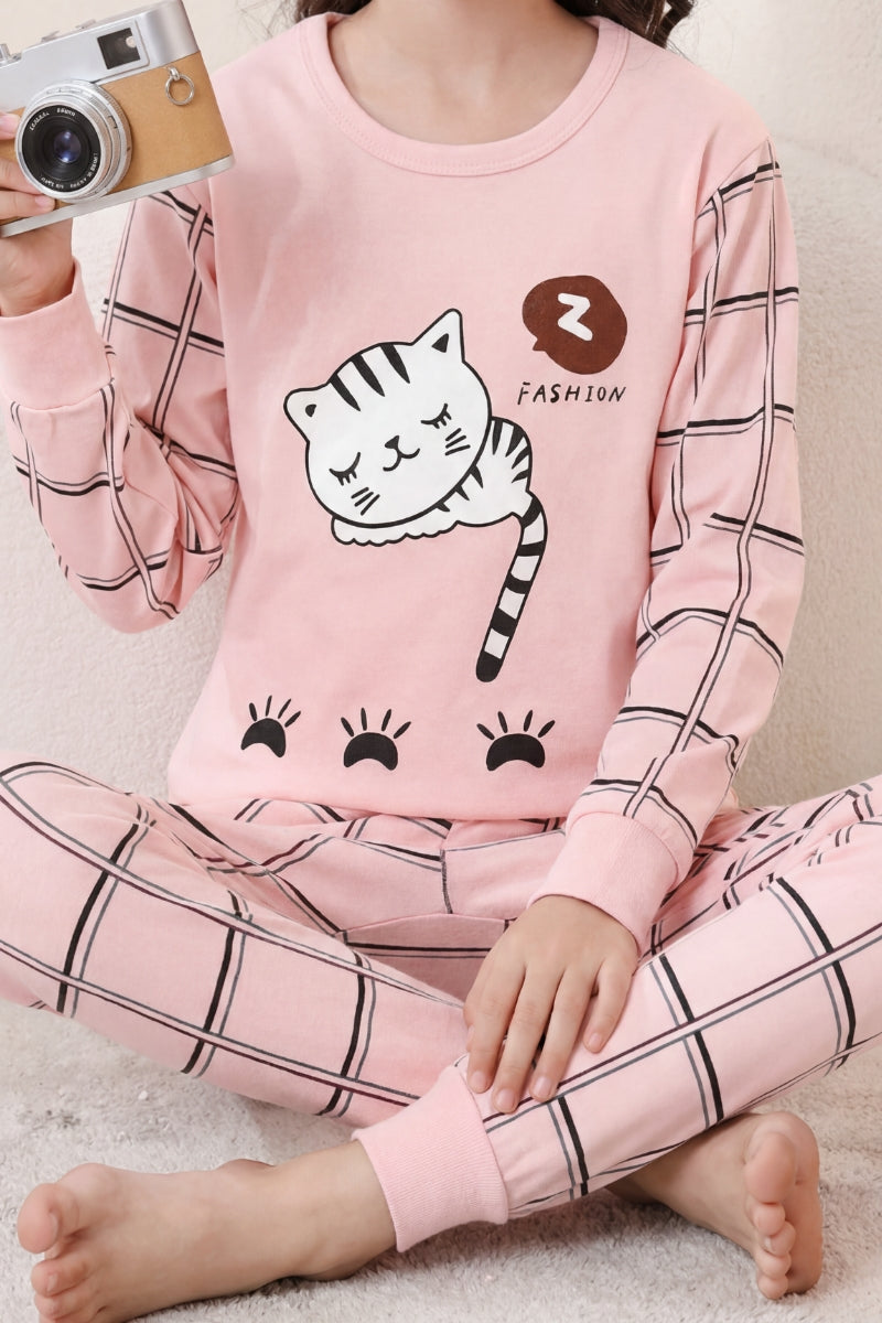 Pyjama chaton fille rose, haut à motif chaton et pantalon à carreaux assorti, vue de face
