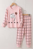 Pyjama chaton fille, ensemble haut et pantalon présenté sur cintre