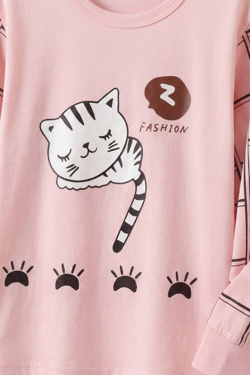Pyjama chaton fille, détail du motif chaton sur le haut