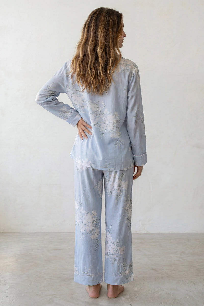 Pyjama coton bleu fleuri femme, chemise manches longues à motif fleuri et pantalon assorti, vue de face, vue 3