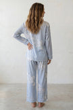 Pyjama coton bleu fleuri femme, chemise manches longues à motif fleuri et pantalon assorti, vue de face, vue 3