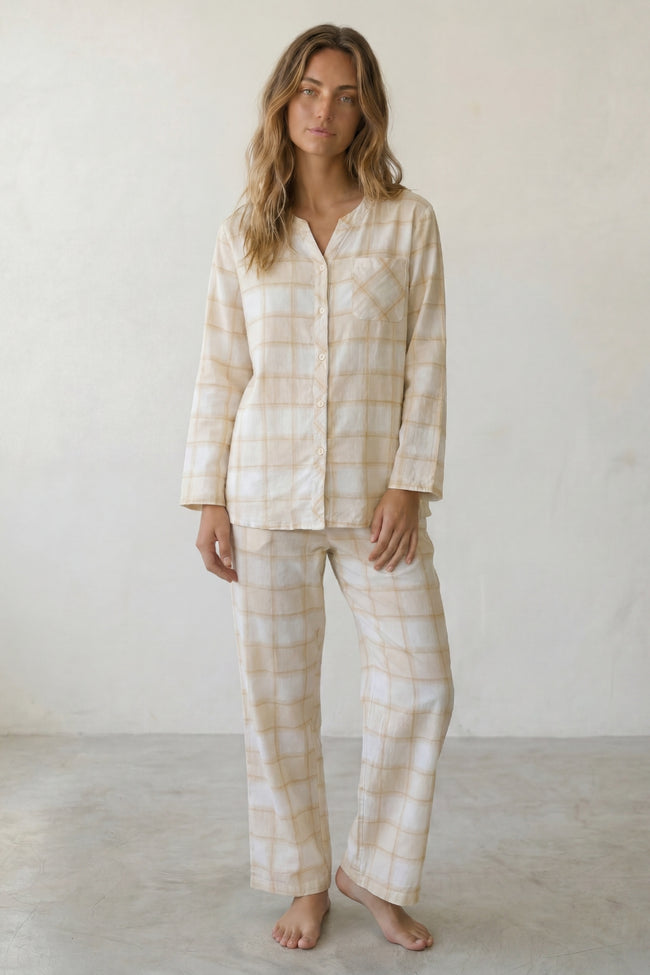 Pyjama coton carreaux femme beige, chemise manches longues à carreaux et pantalon assorti, vue de face