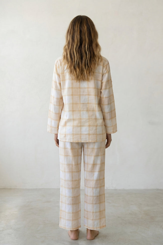 Pyjama coton carreaux femme beige, chemise manches longues à carreaux et pantalon assorti, vue de face, vue 2