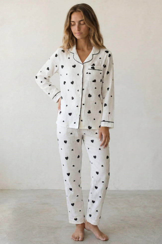 Pyjama coton cœurs femme blanc, chemise manches longues à motif cœurs et pantalon assorti, vue de face, vue 2