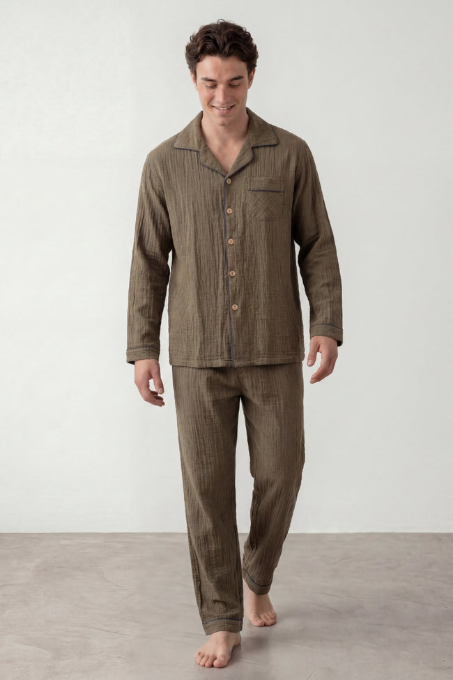Pyjama coton kaki homme, chemise manches longues vert kaki et pantalon assorti, vue de face