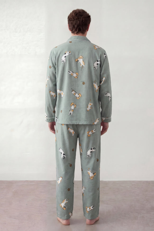 Pyjama coton kawaii homme vert sauge, chemise manches longues à motif et pantalon assorti, vue de face, vue 2