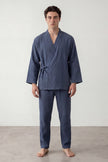 Pyjama coton kimono bleu homme, veste croisée à ceinture et pantalon assorti, vue de face