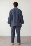 Pyjama coton kimono bleu homme, veste croisée à ceinture et pantalon assorti, vue de face, vue 2