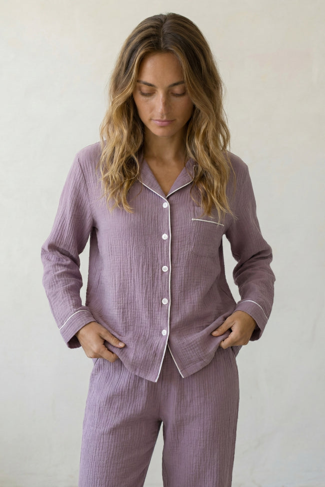 Pyjama coton mauve femme, chemise manches longues et pantalon assorti, vue de face